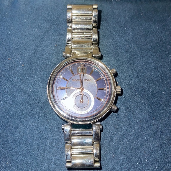 Michael Kors Watch - Picture 4 of 6